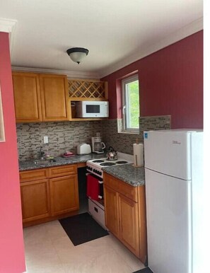 Kochgeschirr/Geschirr/Besteck