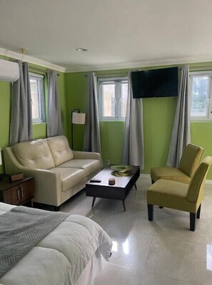 Living area - Green Turtle - Upscale Studio w Pool Near Beach
(Nassau)