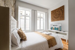 Desk, iron/ironing board, Internet, bed sheets