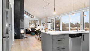 Interior - Lovely home in Ringkøbing with kitchen (Ringkøbing)