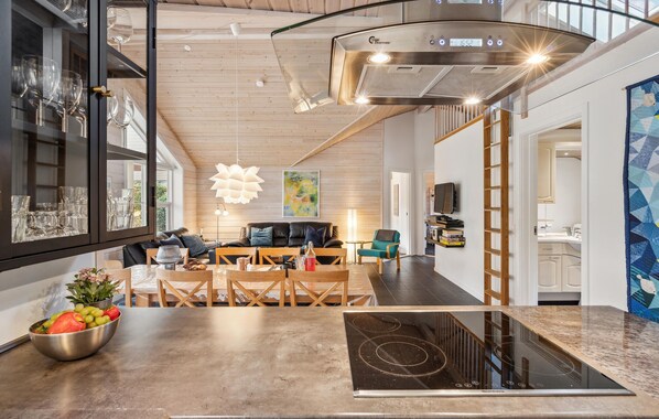 Interior - Nice home in Glesborg with WiFi (Glesborg)