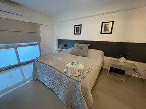 Apartment, Multiple Bedrooms, Accessible, Smoking