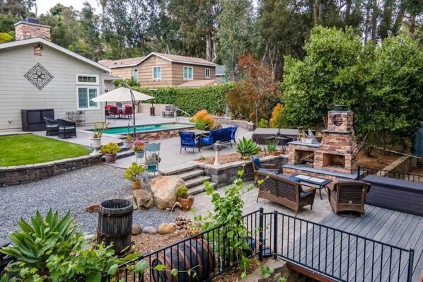 Outdoor dining - Casa Charles a private Villa in the foothills of Mt Helix in La Mesa, CA. (La Mesa)