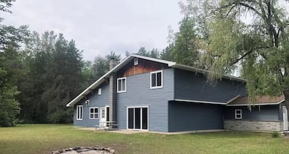The Getaway Cabin W/ Indoor hot tub and sauna.