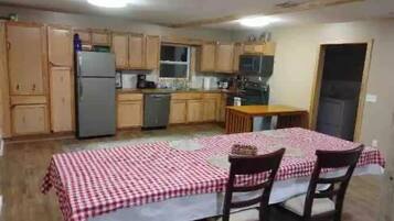 Frigorífic, microones, forn i placa de cuina