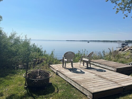 Lakefront Access Cottage on Lake Koshkonong