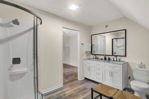 Villa Signature | Salle de bain | Baignoire et douche séparées, baignoire profonde, séchoir à cheveux