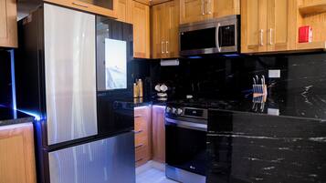 Microonde, forno, lavastoviglie, macchina per tè/caffè