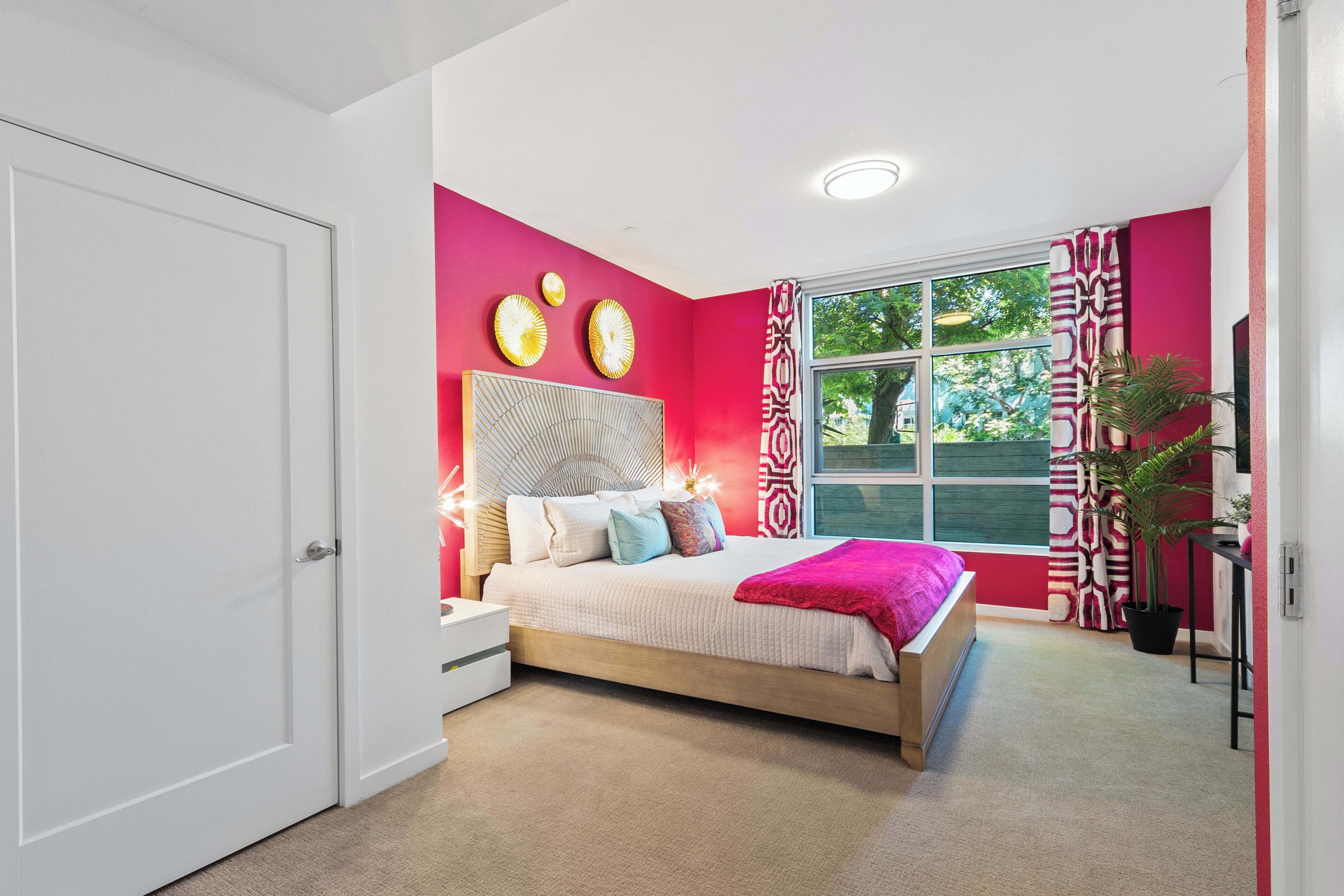 Beverly Grove Chic City Oasis 2 BR Apt + Den