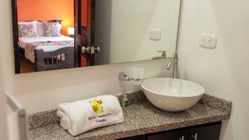 Honeymoon Double Room | Bathroom | Shower, towels