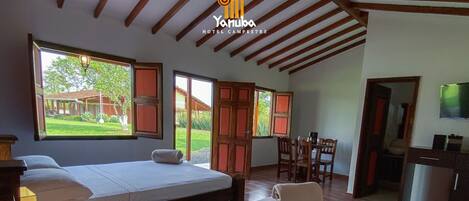 Skrivbord och sängkläder