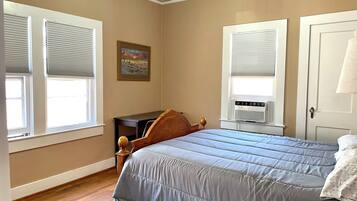 2 habitaciones, escritorio, tabla de planchar con plancha y wifi gratis