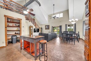 Smart TV, books - Vintage Rock at Mimosa Lake Retreat - 24 Acre Lakefront Property (Marshville)