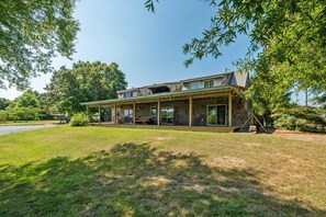 Exterior - Vintage Rock at Mimosa Lake Retreat - 24 Acre Lakefront Property (Marshville)