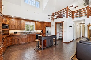 Fridge, microwave, oven, stovetop - Vintage Rock at Mimosa Lake Retreat - 24 Acre Lakefront Property (Marshville)