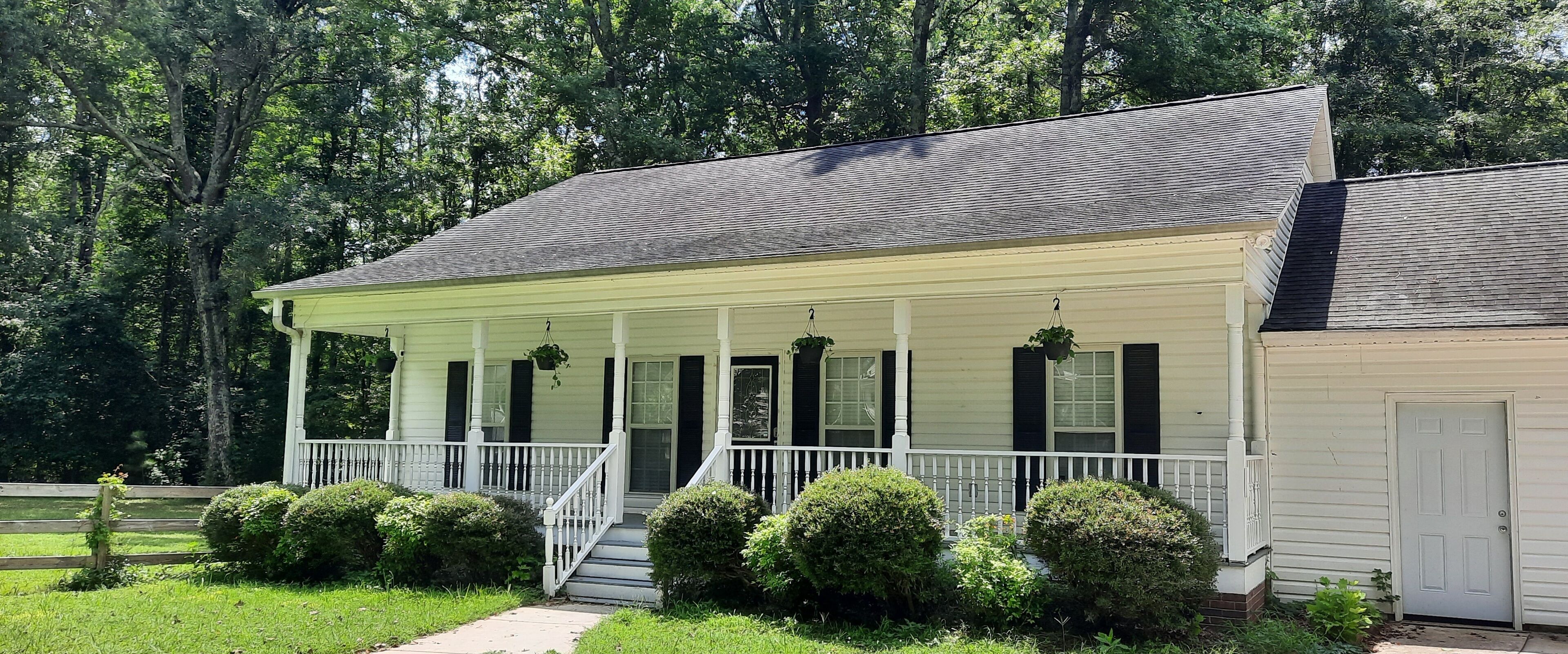 Quaint, quiet cottage w/ king bed +1200 sq ft