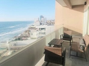 Property grounds - New apartment with amazing view, front sea with access to the beach. (Tijuana)