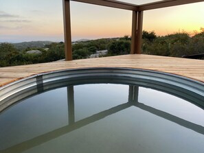 Outdoor spa tub - Wine Country Cabin Near San Diego - on private 9 acres  (Ramona)