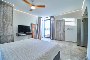 2 soverom, skrivebord, strykejern/-brett og wi-fi (inkludert)