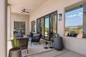 Terrace/patio - Desert Lux Escape | Heated Pool | Spa | Golf (Scottsdale)