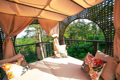 Private Lux Getaway/Hot Tub/Double Shower/Cabana