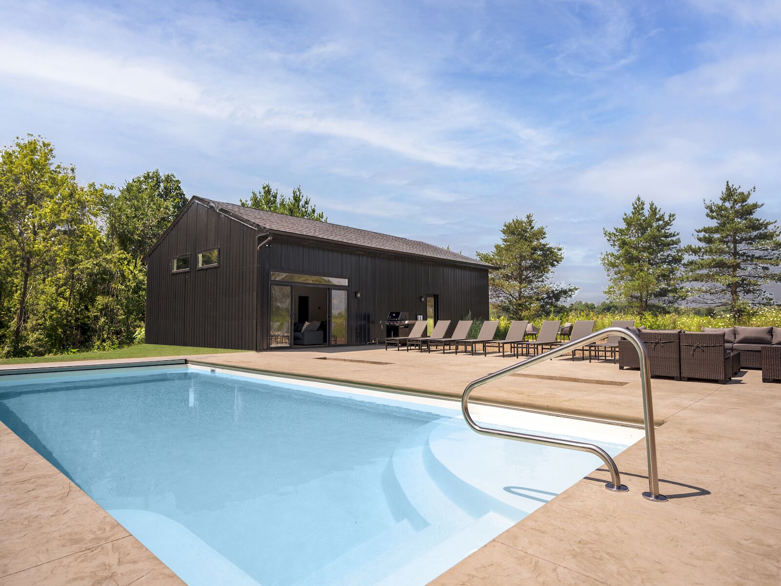 Brand New & Recently Completed The Cozy Oak, 7 beds 4.5 baths and Heated