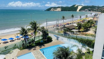 Vista para praia/oceano