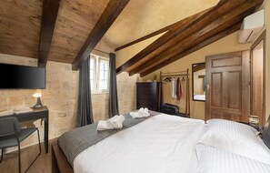 3 quartos, berço de viagem, Wi-Fi de cortesia, roupa de cama