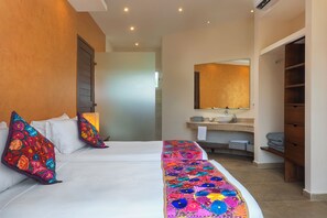 10 bedrooms, iron/ironing board, travel crib, free WiFi - Luxury villa in Tulum with pool, fit 20ppl -10min from the beach! (Tulum)