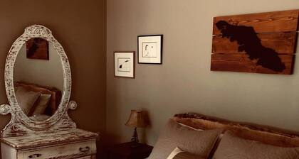 Cozy & Private next to nature & nearby Spider Lake Provincial Park.