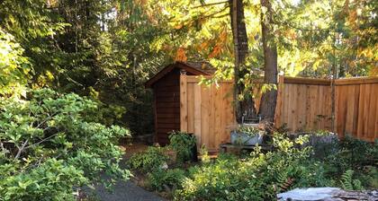 Cozy & Private next to nature & nearby Spider Lake Provincial Park.