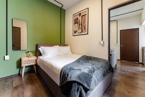 1 chambre, fer et planche à repasser, draps fournis