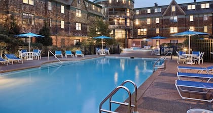Long Warf Wyndham Resort Condo, 5 minutes from downtown!