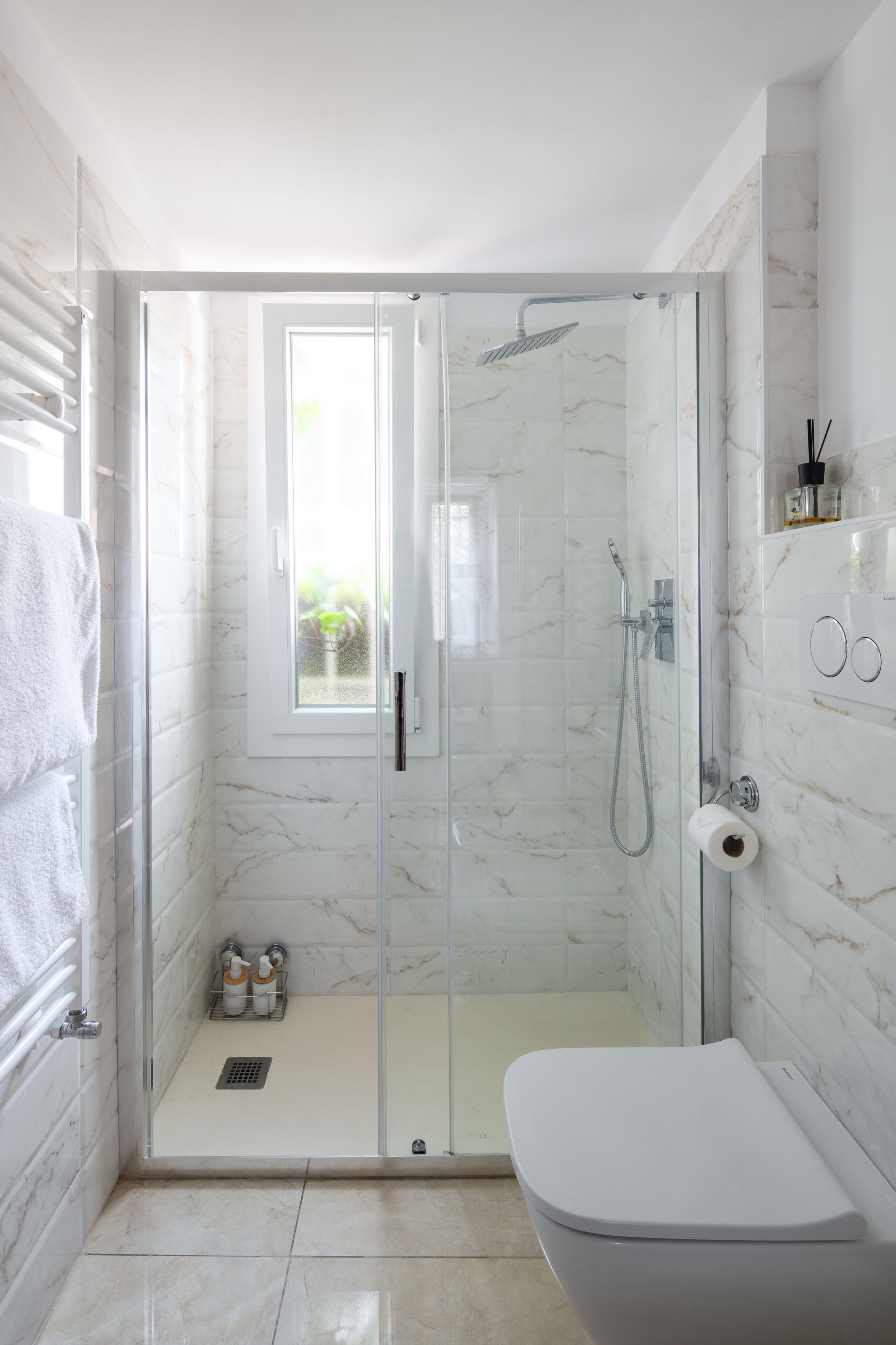Dusche, Haartrockner, Bidet, Handtücher