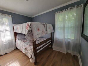 3 chambres, fer et planche à repasser, Wi-Fi gratuit, draps fournis