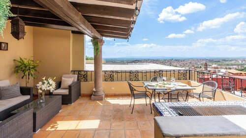 Centro 2BR Home with Rooftop Terrace