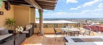 Centro 2BR Home with Rooftop Terrace