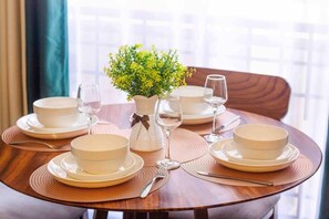 Dining - Cozy & tranquil 1 Bedroom dainty haven in Kampala (Kampala)