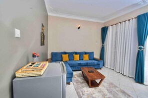 TV, stereo - Highly rated 1-Bed Apartment with in Kampala (Kampala)