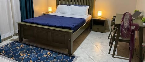 1 habitación, tabla de planchar con plancha, wifi y ropa de cama