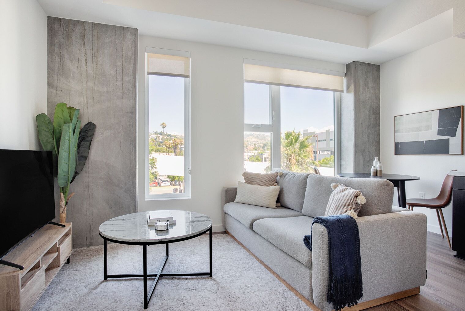 Premium Hollywood 1BR w/ Gym & Sundeck, nr Walk of Fame, by Blueground