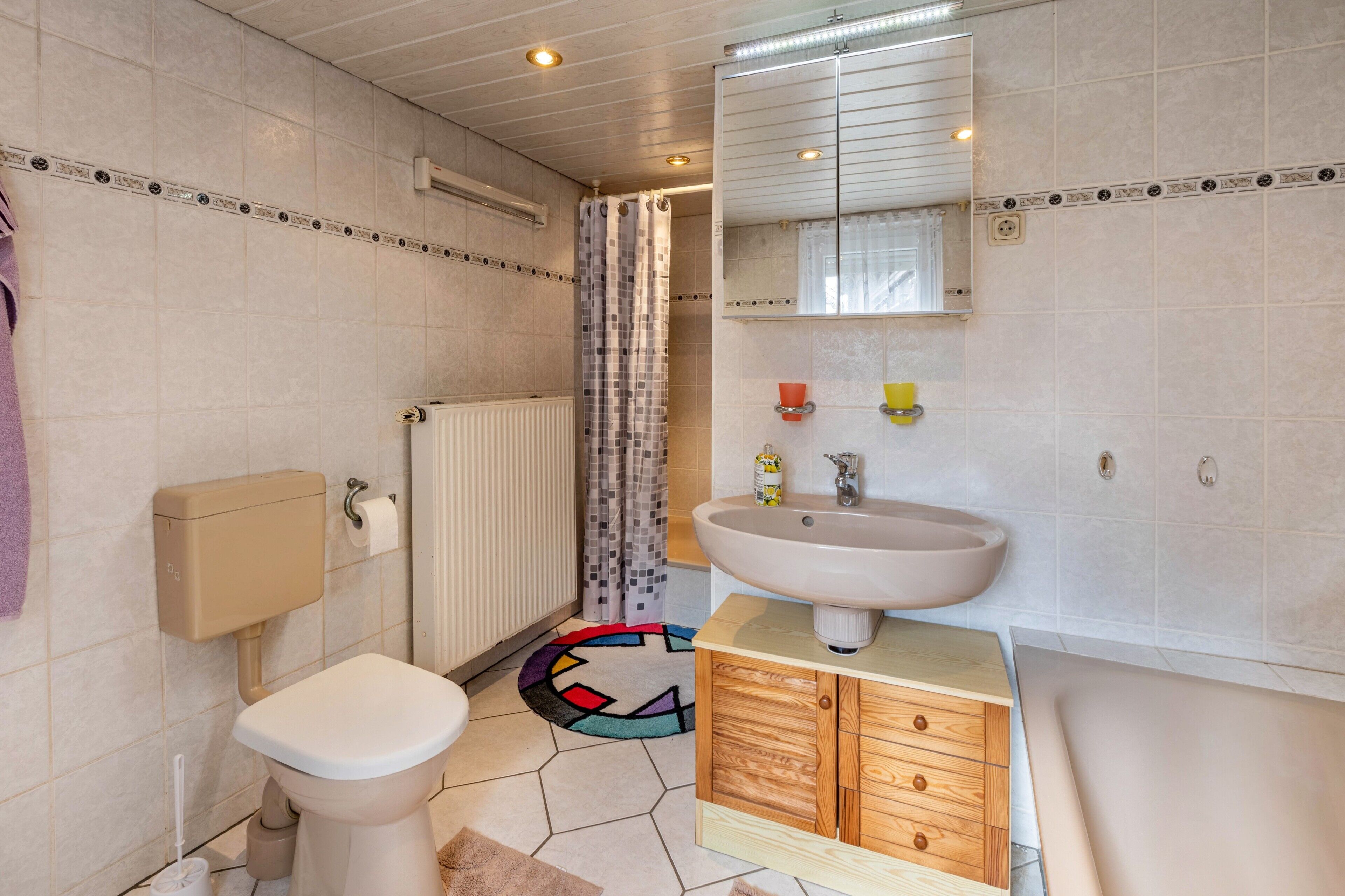 Bathtub, hair dryer, towels