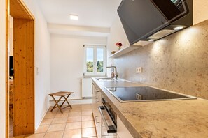 Réfrigérateur, four, plaque de cuisson, lave-vaisselle