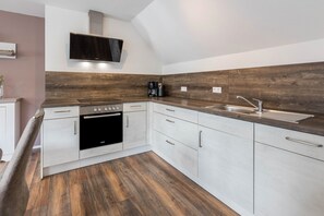 Réfrigérateur, four, plaque de cuisson, lave-vaisselle