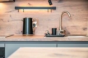 Fridge, microwave, stovetop, dishwasher