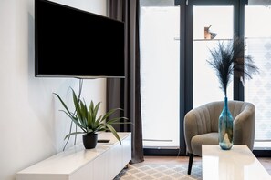 TV - Apartment "Casa Caso - 1" with Shared Terrace & Wi-Fi (Achim)