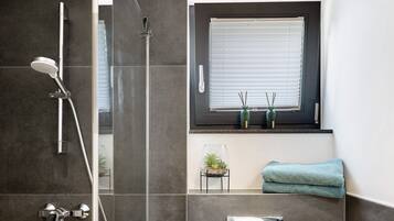 Shower, towels