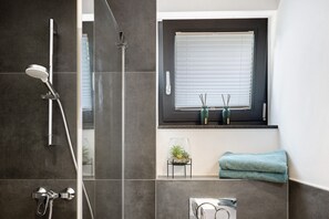 Shower, towels