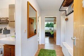 Douche, sèche-cheveux, serviettes fournies