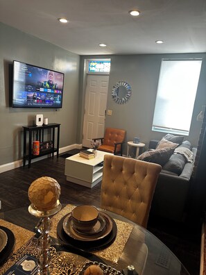 Smart TV, computer monitors